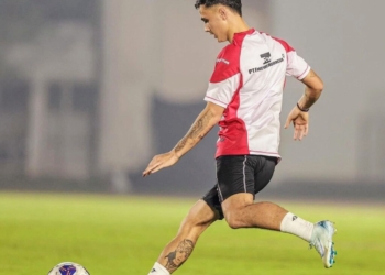 Eliano Reijnders berlatih menggunakan kaos latihan Timnas Indonesia. Instagram Eliano Reijnders