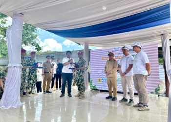 Foto. PLN NP UP Sebalang meraih penghargaan atas partisipasi dalam penanaman 20 ribu bibit mangrove