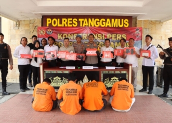 Caption:Wakapolres Tanggamus, Kompol Made Silpa Yudiawan, merilis hasil pengungkapan kasus peredaran narkotika pada awal bulan November 2024 ini.