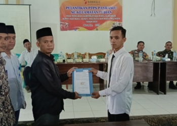 Panwaslu Kecamatan Pubian melantik 74 orang Pengawas Tempas Pemungutan Suara (PTPS).