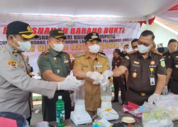 Kejari Bandar Lampung Musnahkan Barang Bukti dari 217 Perkara