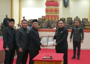 Suasana rapat paripurna Penandatanganan Nota Kesepakatan APBD 2025 di ruang sidang DPRD setempat, Senin, 11 November 2024.
