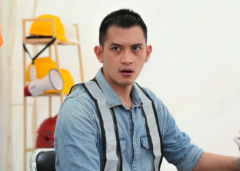 Aktor Rezky Aditya.