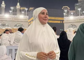 Selebgram Isa Zega menjadi sorotan publik ketika fotonya memakai hijab ketika melakukan ibadah umrah viral.