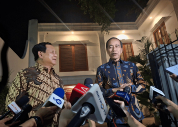Presiden ke-7 RI Joko Widodo (Jokowi) bertemu Presiden Prabowo Subianto. Pertemuan dilakukan di rumah pribadi Prabowo, di Jalan Kertanegara Nomor IV, Kebayoran Baru, Jakarta Selatan.(Medcom/Kautsar)