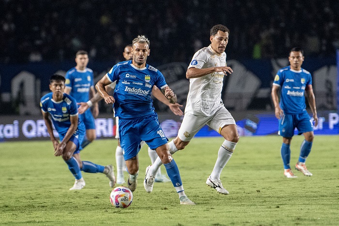Persib Bandung Tekan Persebaya di Puncak Klasemen