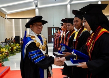 UBL) menggelar acara Yudisium dan Wisuda Program Sarjana dan Pascasarjana di Convention Hall Mahligai Agung