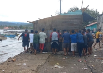 Ombak Terjang Gudang, Kerugian Capai Ratusan Juta