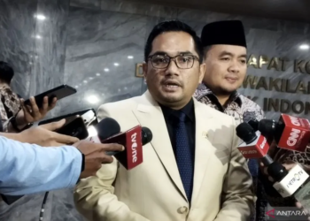 Ketua Komisi II DPR RI Rifqinizamy Karsayuda di Kompleks Parlemen, Jakarta, Rabu (4/12/2024). (ANTARA/Bagus Ahmad Rizaldi)