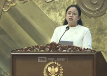 Ketua DPR RI Puan Maharani saat berpidato dalam Rapat Paripurna di Kompleks Parlemen, Jakarta, Kamis (5/12/2024). (ANTARA/HO-DPR)