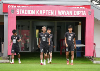 Para pemain Malut United menjalani sesi latihan