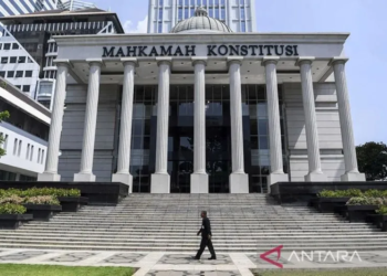 Suasana di depan Gedung Mahkamah Konstitusi (MK), Jakarta. (ANTARA FOTO/Hafidz Mubarak)