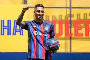 Raphinha Samai Messi di Barcelona