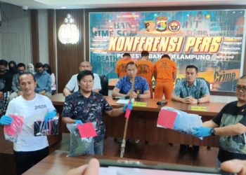 Para pelaku pengeroyokan pelajar SMP saat berada di Mapolresta Bandar Lampung, 20 Desember 2024. Lampost.co/Asrul