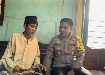 Polresta Bandar Lampung memberikan santunan kepada Barlian (58), korban percobaan perampasan motor. Dok/Polresta