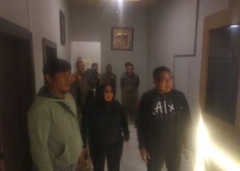 Anggota Komisi I DPRD Kota Bandar Lampung melakukan sidak di tempat hiburan malam di kawasan Jalan Antasari, Jumat 27 Desember 2024. Lampost.co/Andi Apriadi