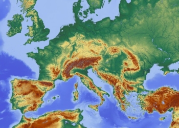 prakiraan cuaca Lampung, cuaca hari ini, hujan lebat, angin kencang, peringatan dini, BMKG, cuaca ekstrem, Lampung