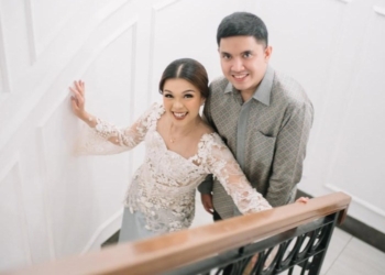 Komika sekaligus podcaster Oza Rangkuti resmi melepas masa lajang. Hal itu terjadi seusai ia menikah dengan penyiar Aisha Lahtiba. Dok/Instagram pribadi