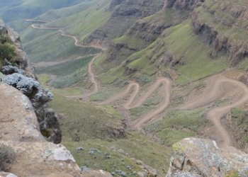 Retakan daratan bumi di Benua Afrika.