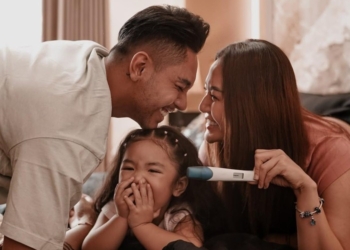 Pasangan Krisjiana dan Siti Badriah sedang berbahagia. Sebab, pedangdut Siti Badriah sedang mengandung anak kedua. Dok/Instagram pribadi