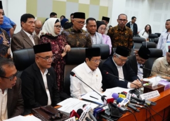 Kementerian Agama dan Komisi VIII DPR hari ini menyepakati Biaya Penyelenggaraan Ibadah Haji (BPIH) 1446 H/2025 M turun jika dibandingkan dengan biaya haji 2024. Kesepakatan ini dirumuskan dalam Rapat Kerja Kementerian Agama dengan Komisi VIII DPR RI di Senayan, Jakarta. Dok Kemenag