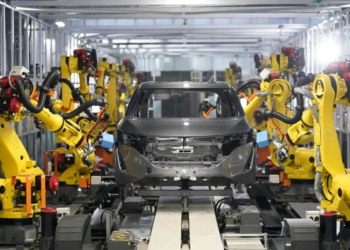 Produsen mobil asal Jepang sedang merakit menggunakan mesin-mesin canggih. ANTARA