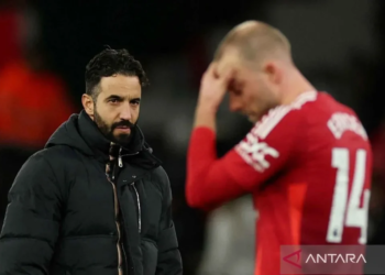 Ekspresi Manajer Manchester United, Ruben Amorim (kiri), setelah timnya dikalahkan Newcastle United seusai pertandingan sepak bola Liga Inggris di Stadion Old Trafford, Manchester, Inggris, Selasa (31/12/2024). Manchester United dikalahkan tim tamu Newcastle United dengan skor 0-2. Foto: ANTARA FOTO/Reuters/Lee Smith/nym.