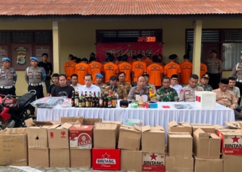 Polres Pesisir Barat menyampaikan rilis akhir tahun, Selasa, 31 Desember 2024.