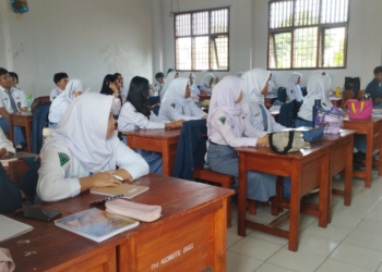 Kegiatan belajar mengajar di SMAN 10 Bandar Lampung. (Foto: Lampost.co/Umar Robbani)