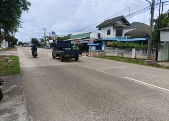 Situasi kendaraan saat melintasi Ruas Jalan Dr Soetomo. (Foto:Lampost.co/Bambang Pamungkas)