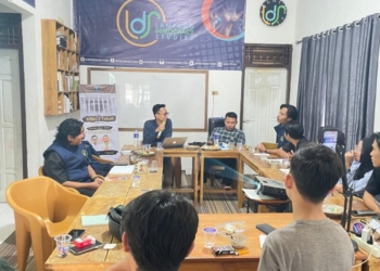 Pengamat Hukum Tata Negara UIN Raden Intan Lampung, Dr. Fathul Mu'in menjadi pembicara dalam Diskusi Ruang Tengah, Lampung Democracy Studi (LDS), Rabu, 22 Januari 2025. Dok. LDS