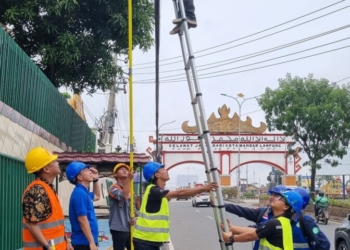 Penertiban Kabel Fiber Optik