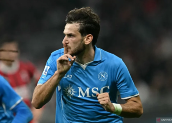 Penyerang Napoli asal Georgia #77 Khvicha Kvaratskhelia