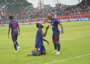 Pesepak bola Arema FC, Charles Lokolingoy