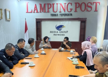 Kunjungan Polda Lampung ke Lampung Post, Selasa, 21 Januari 2025. Lampost.co/Silvia Agustina