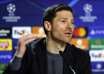 FBL-EUR-C1-LEVERKUSEN-PRESSER