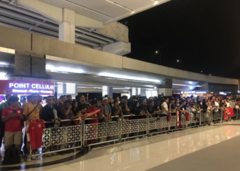 suporter timnas tunggu kluivert