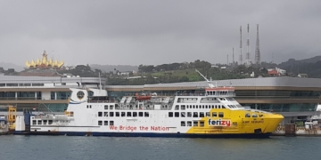 Kapal Ferry sedang bersandar di Pelabuhan Bakauheni, Lampung Selatan, Provinsi Lampung. (Lampost.co/Triyadi Isworo)