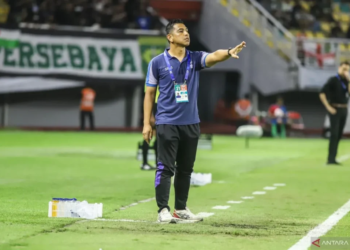 Asisten pelatih Persita Tangerang Jan Saragih