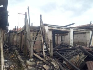 Tujuh Rumah Warga Fajar Bulan Lampung Barat Terbakar