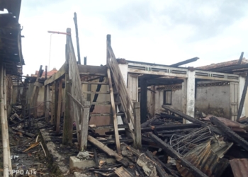 Tujuh rumah warga Kelurahan Fajar Bulan Kecamatan Way Tenong, Lampung Barat terbakar, Minggu 2 Februari 2025.