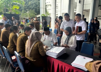 Gubernur Lampung terpilih, Rahmat Mirzani Djausal, dan Wakil Gubernur terpilih, dr. Jihan Nurlela menjalani pemeriksaan kesehatan pada Kantor Kementerian Dalam Negeri (Kemendagri), Jakarta Pusat, Senin, 17 Februari 2025. Dok. Tim Mirza Jihan.