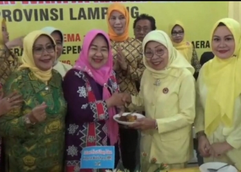 Acara HUT Ke-44 HWK Lampung berlangsung sederhana dan khidmat dengan tema "HWK Menyongsong Era Baru Kepemimpinan Nasional dan Daerah" di Aula DPD Partai Golkar Lampung, Rabu, 26 Februari 2025. (Foto: Lampost.co / Andi Apriadi)