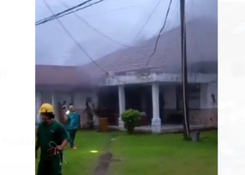 Kebakaran melanda sebuah gedung di RSUD Menggala, Rabu, 19 Februari 2025.