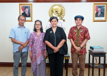 Wakil Ketua MPR RI, Lestari Moerdijat saat menerima Lembaga Penelitian, Pendidikan dan Penerangan Ekonomi dan Sosial (LP3ES) dan Yayasan Hatta di ruang kerja Wakil Ketua MPR RI di kompleks MPR RI/DPR RI/DPD RI Senayan, Jakarta, Senin, 17 Februari 2025.