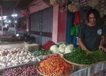 Harga cabai naik jelang Ramadan. Pedagang cabai di Pasar Tugu Bandar Lampung. Lampost.co/Andi Apriadi