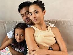 Pasangan selebriti Putri Marino dan Chicco Jerikho belakangan ini menjadi sorotan setelah warganet menyadari mereka jarang mengunggah foto bersama di media sosial.Dok
