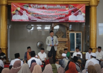 Bupati Lampung Barat, Parosil minta Pemprov cek dan tangani kondisi jalan lintas Lambar-OKU saat Safari Ramadan di Masjid Al Wustho Pekon Sukaraja Kecamatan Way Tenong, Kamis 13 Maret 2025.