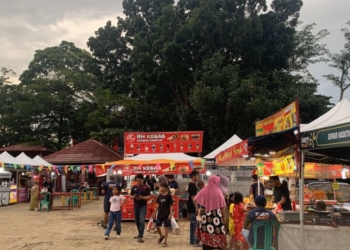 Suasana Taman Kalpataru, Kemiling, Bandar Lampung menjadi salah satu tempat ngabuburit berburu takjil. (FOTO: Lampost.co / Reporter Magang-Dela)