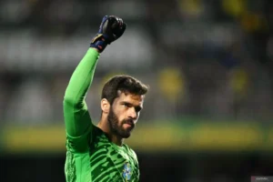 Alisson Sebut Penampilan Lawan PSG yang Terbaik Sepanjang Hidupnya